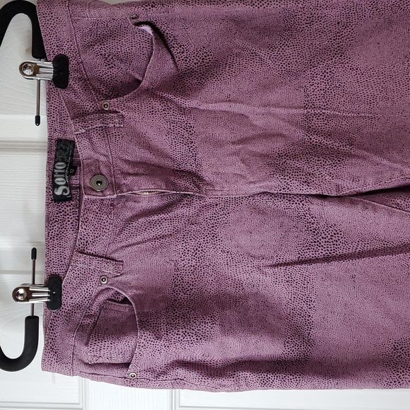 Soho soft denim sz 12 mauve/black animal print jeans. No flaws - Picture 2 of 11